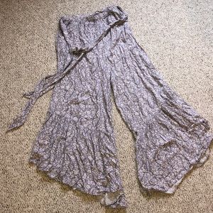 Beautiful pastel purple, paisley flowy pants💜